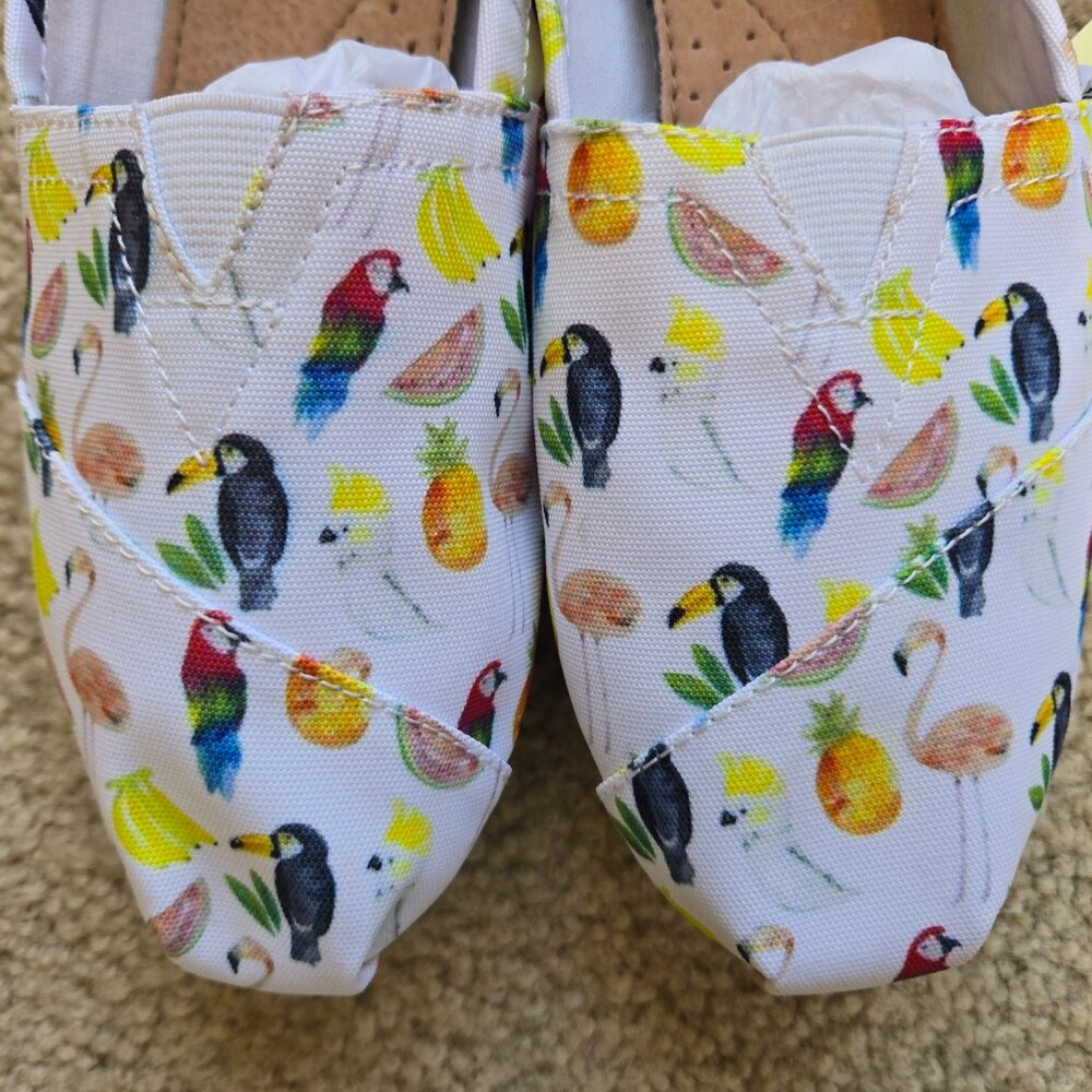 NWT TOMS Parrot Birds White Canvas Print Size 7 - Picture 2 of 9